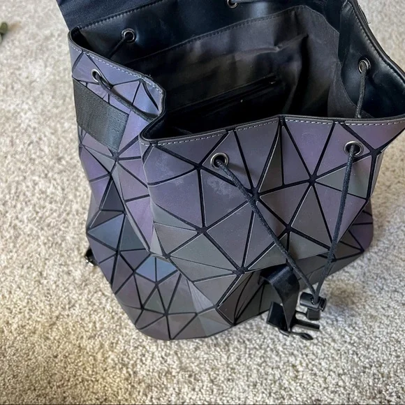 BESUURAN Geometric Luminous Holographic Reflective Backpack - Picture 8 of 13